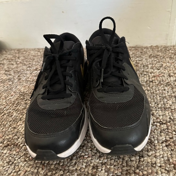 Black and Gold Nike Sneakers ✨ - Picture 4 of 5